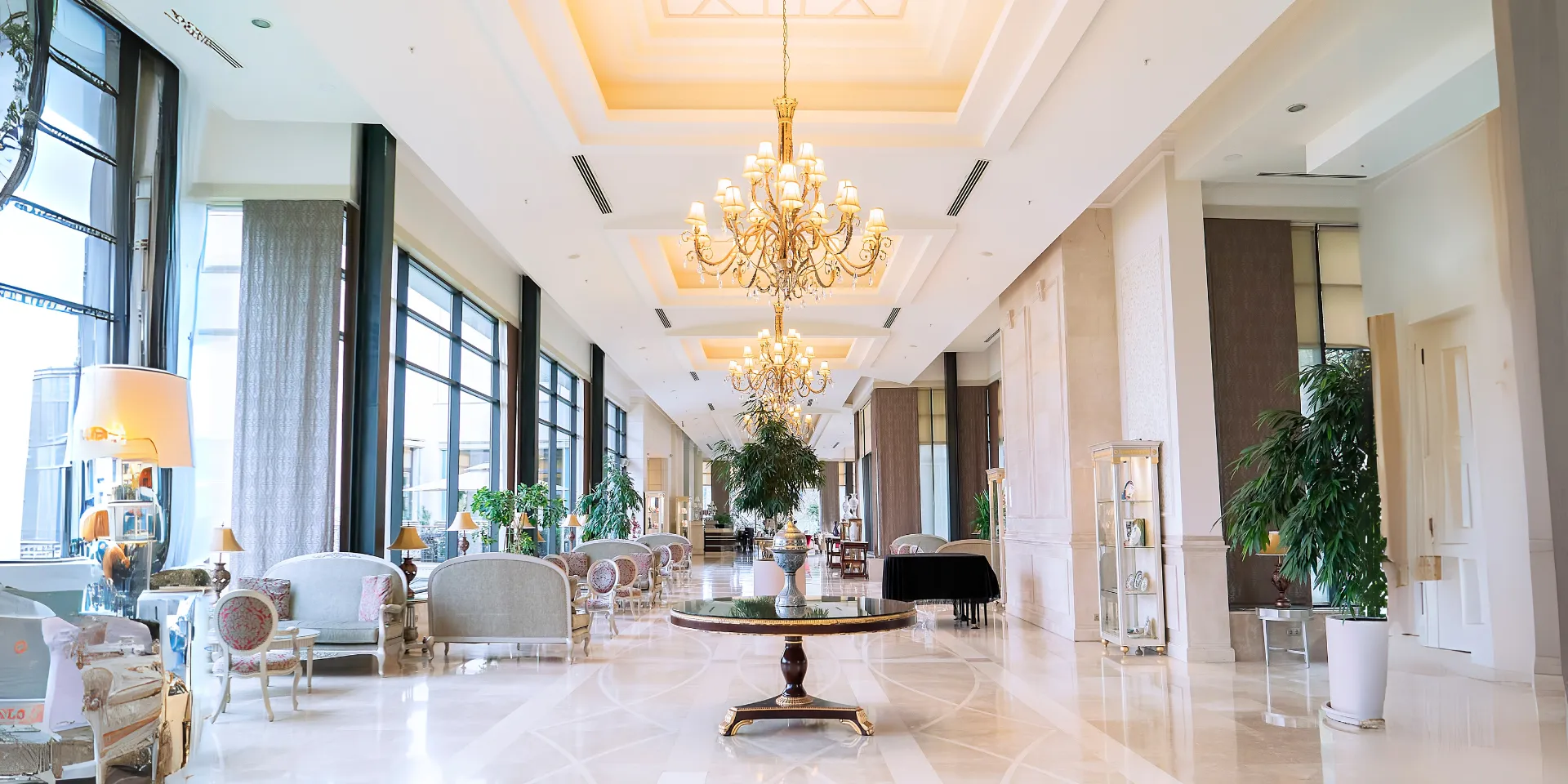 Banner of the post: Artificial Intelligence in Luxury Hospitality Part 1: Potentials and Applications
