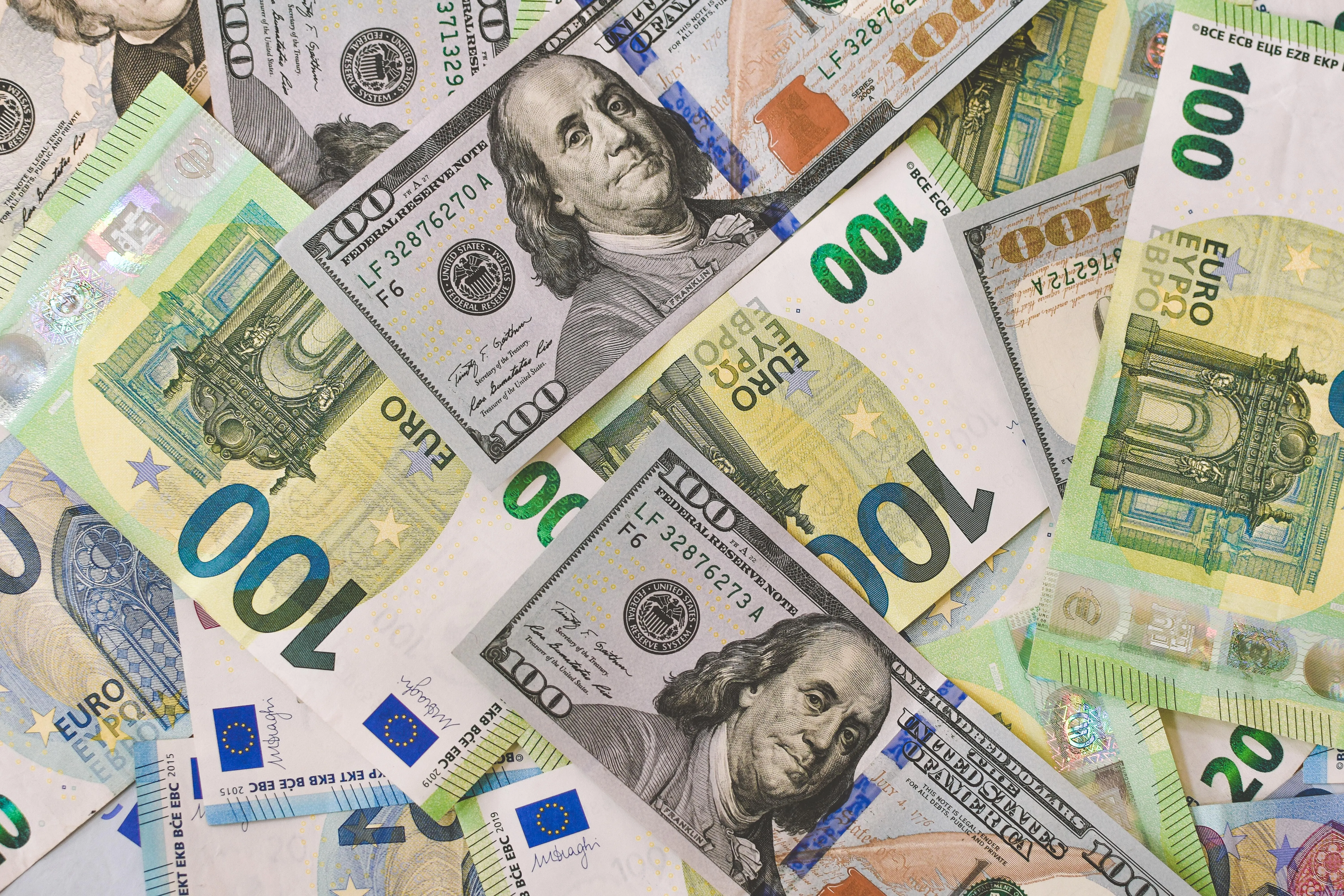 Banner of the post: Price increases in the hotel industry - Calculation and communication